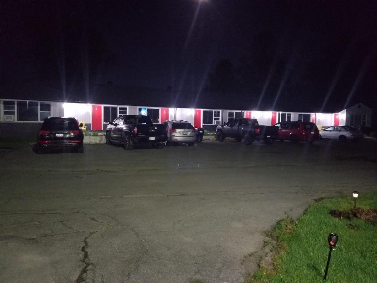 Nites Inn Motel Cornwall Exterior photo