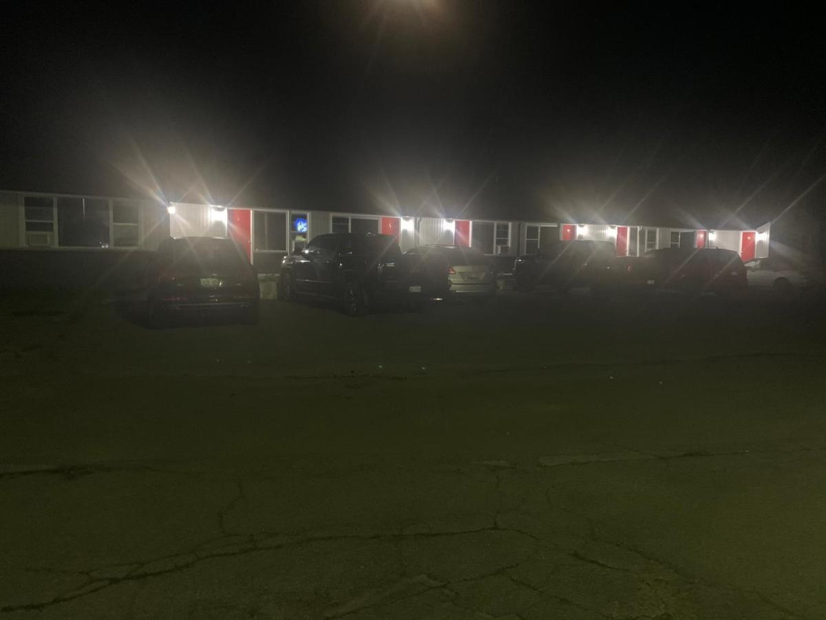 Nites Inn Motel Cornwall Exterior photo